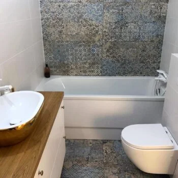 ŚWIAT ŁAZIENEK XXI WIEKU realizacja i asortyment