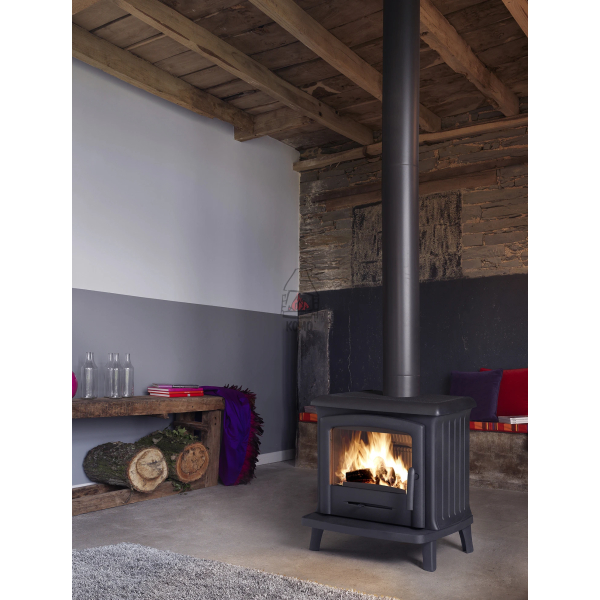 Piec wolnostojący Invicta Norik aranżacja